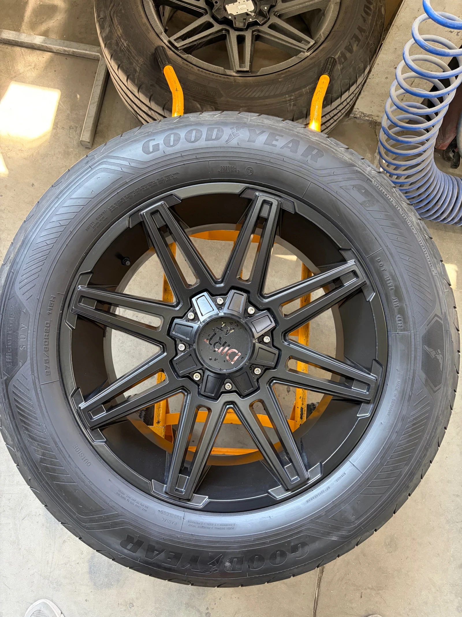 Гуми с джанти Goodyear 265/60R20