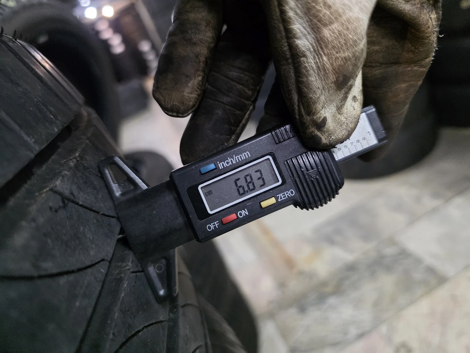 Гуми Летни 235/50R18, снимка 7 - Гуми и джанти - 56716354