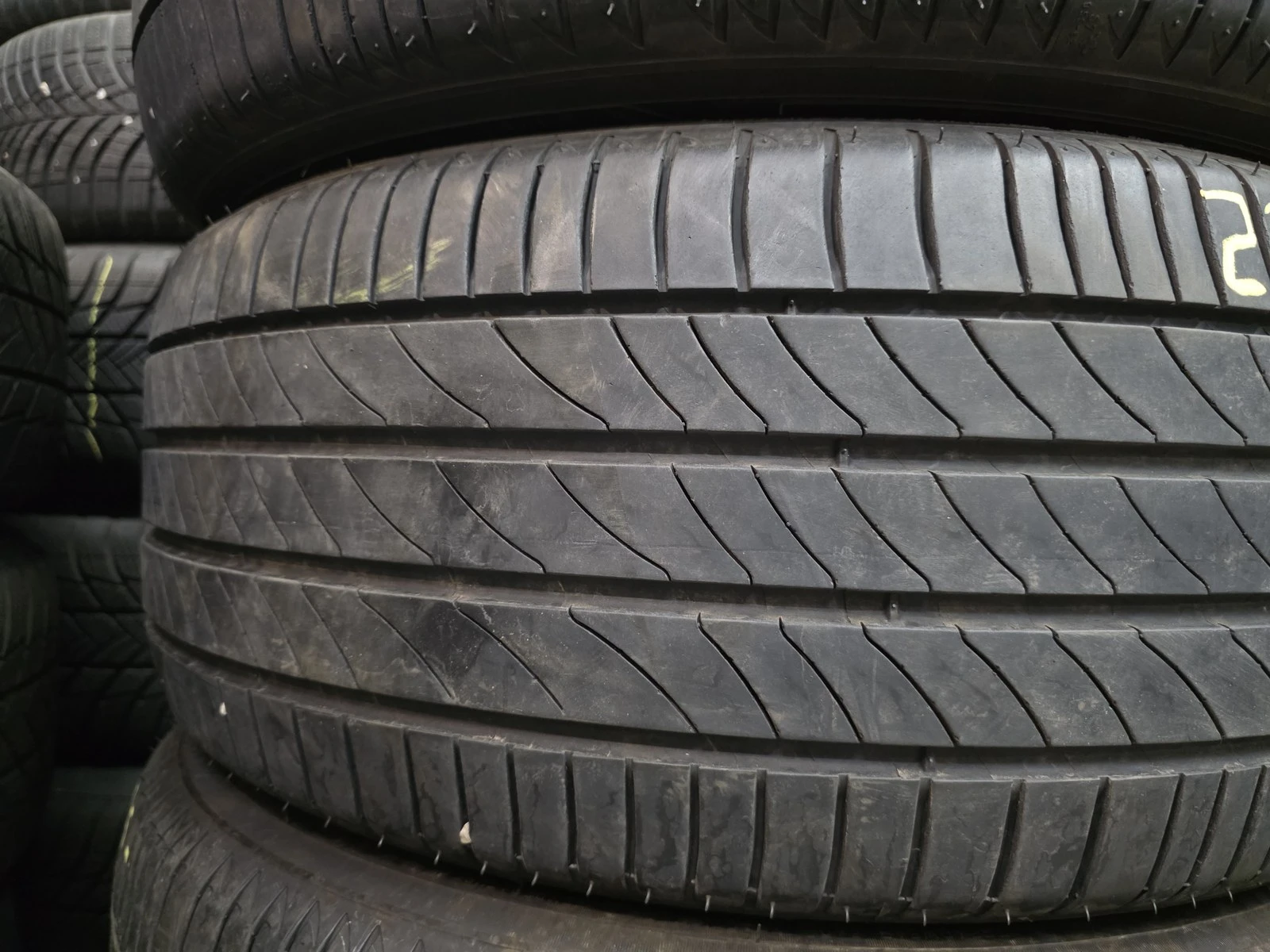 Гуми Летни 235/50R18, снимка 3 - Гуми и джанти - 56716354