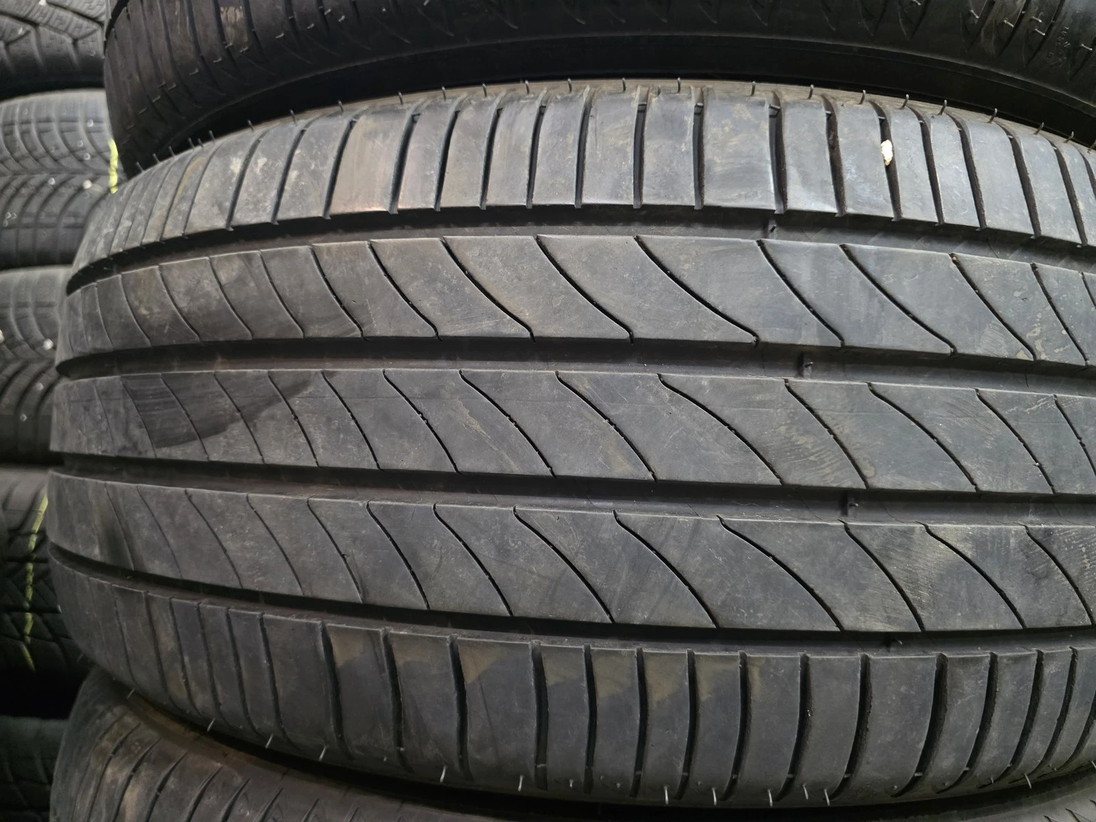 Гуми Летни 235/50R18, снимка 2 - Гуми и джанти - 56716354