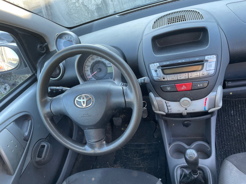 Toyota Aygo 1.0i, снимка 7 - Автомобили и джипове - 39235045