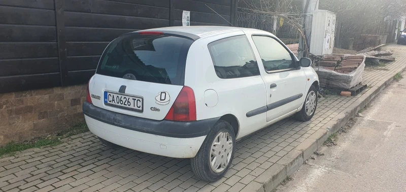 Renault Clio, снимка 2 - Автомобили и джипове - 49597497