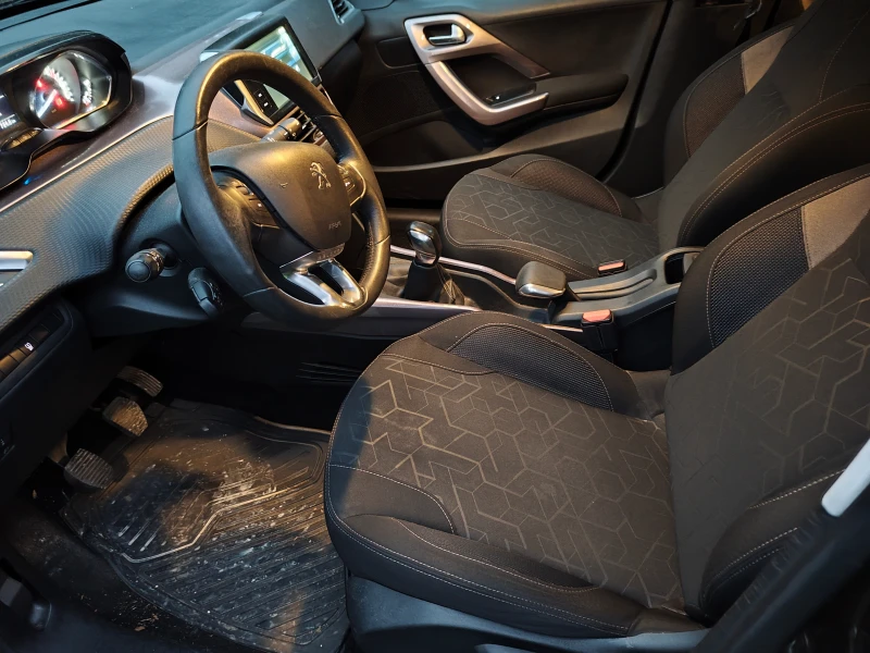 Peugeot 2008 1.2 VTi, 2015, 112000 км, снимка 12 - Автомобили и джипове - 52588294
