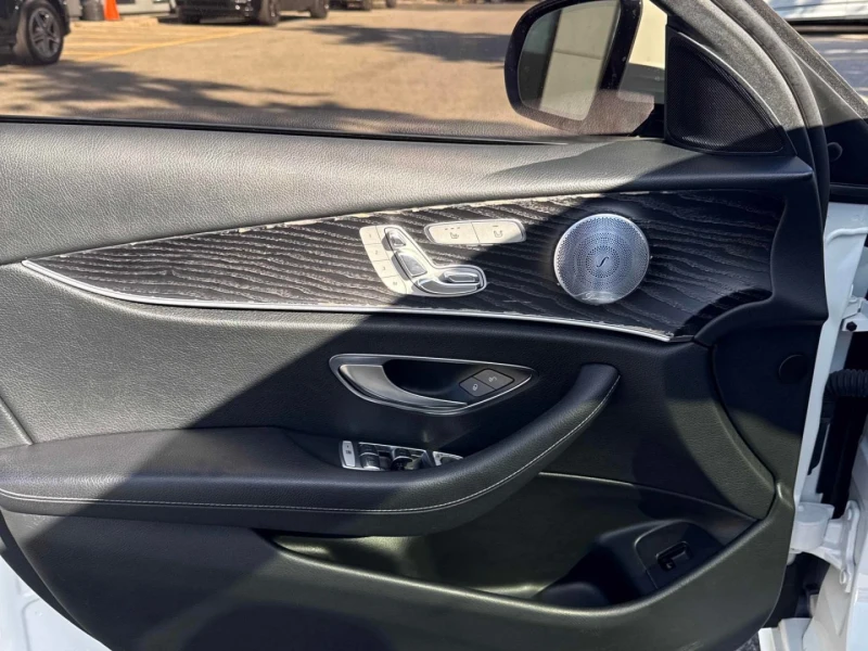 Mercedes-Benz E 300 4M* Camera* Burmester* Обдух* Пано* Подгрев, снимка 9 - Автомобили и джипове - 52320220