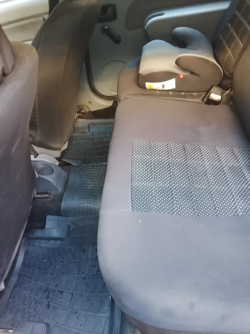 Dacia Logan, снимка 8 - Автомобили и джипове - 52535643