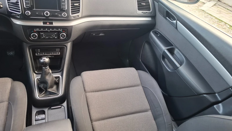 VW Sharan 2.0 TDI 7места, снимка 12 - Автомобили и джипове - 52858678
