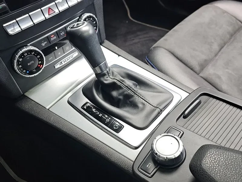 Mercedes-Benz C 220 2.2, снимка 9 - Автомобили и джипове - 54278149