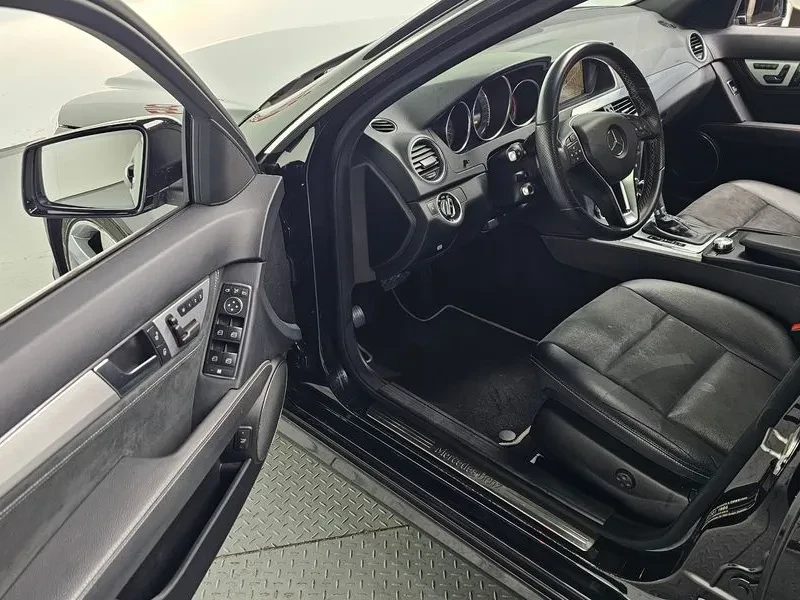 Mercedes-Benz C 220 2.2, снимка 11 - Автомобили и джипове - 54278149