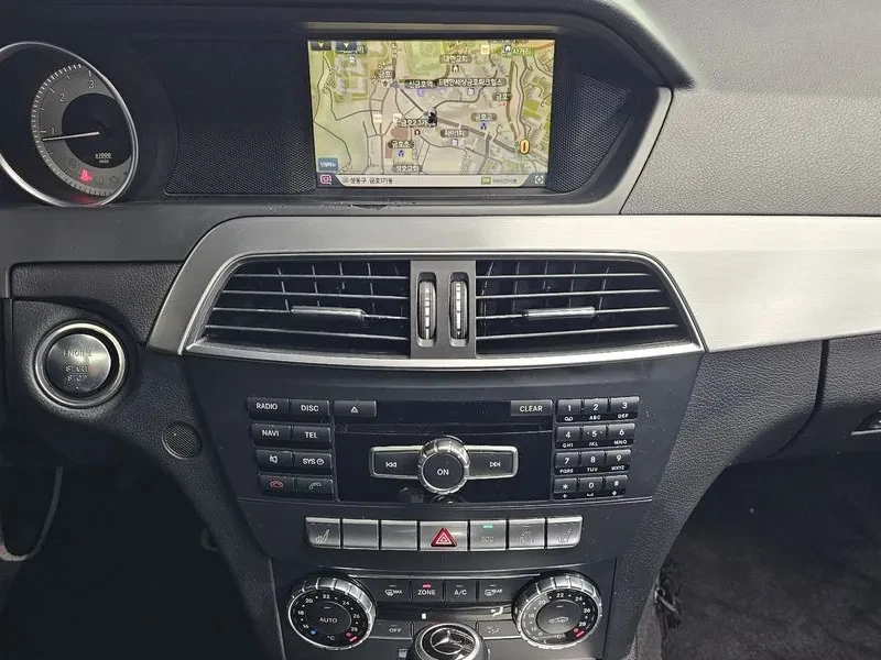 Mercedes-Benz C 220 2.2, снимка 14 - Автомобили и джипове - 54278149