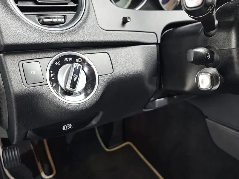 Mercedes-Benz C 220 2.2, снимка 17 - Автомобили и джипове - 54278149