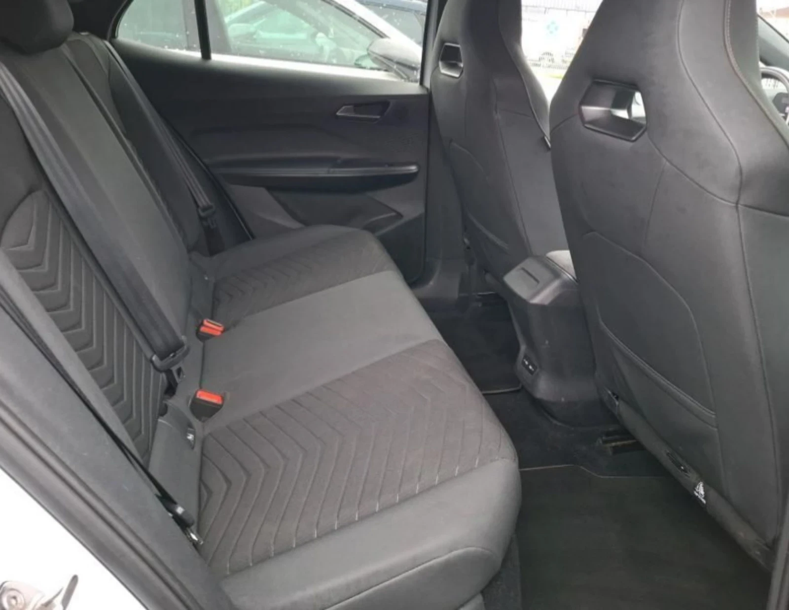 Cupra Born 62Kwh.150Kw.Kamera.Led.ACC.Navi, снимка 12 - Автомобили и джипове - 54210990