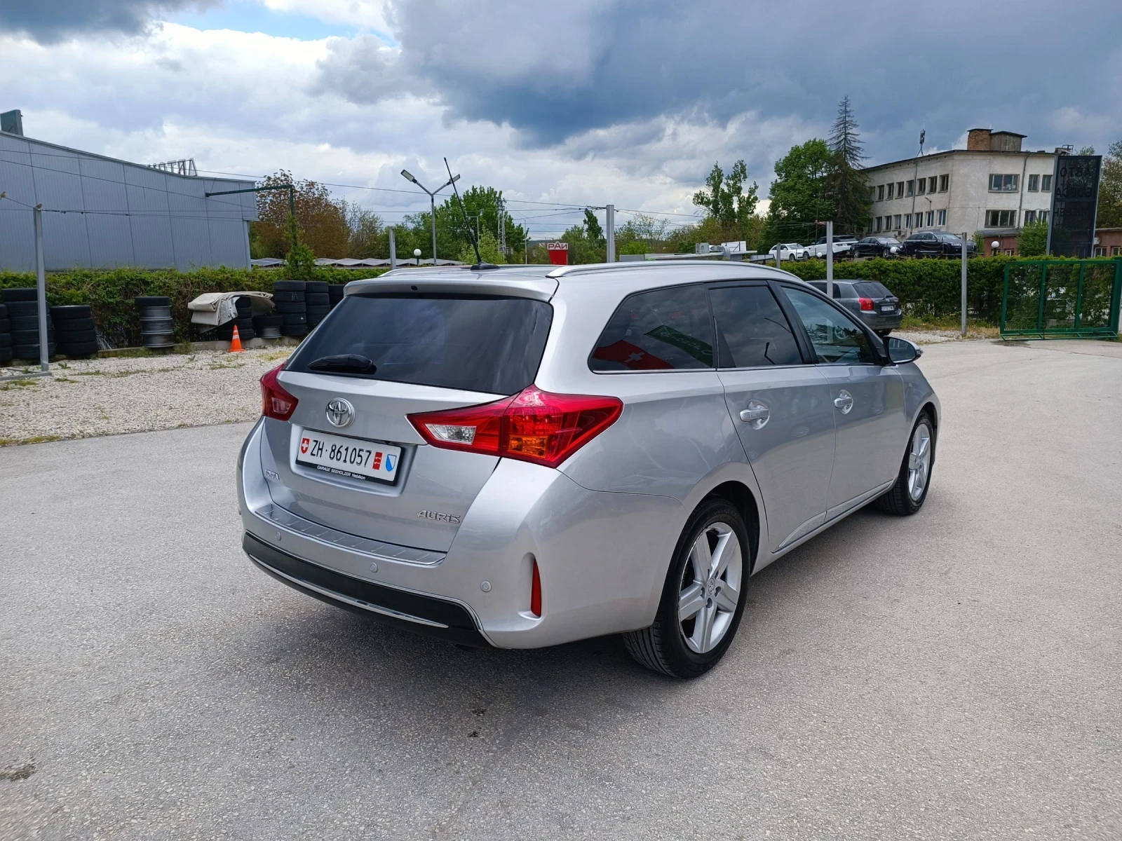 Toyota Auris 1.6i-132кс-ШВЕЙЦАРИЯ-РЪЧКА-6ск-NAVI-KEYLESS, снимка 3 - Автомобили и джипове - 54388884
