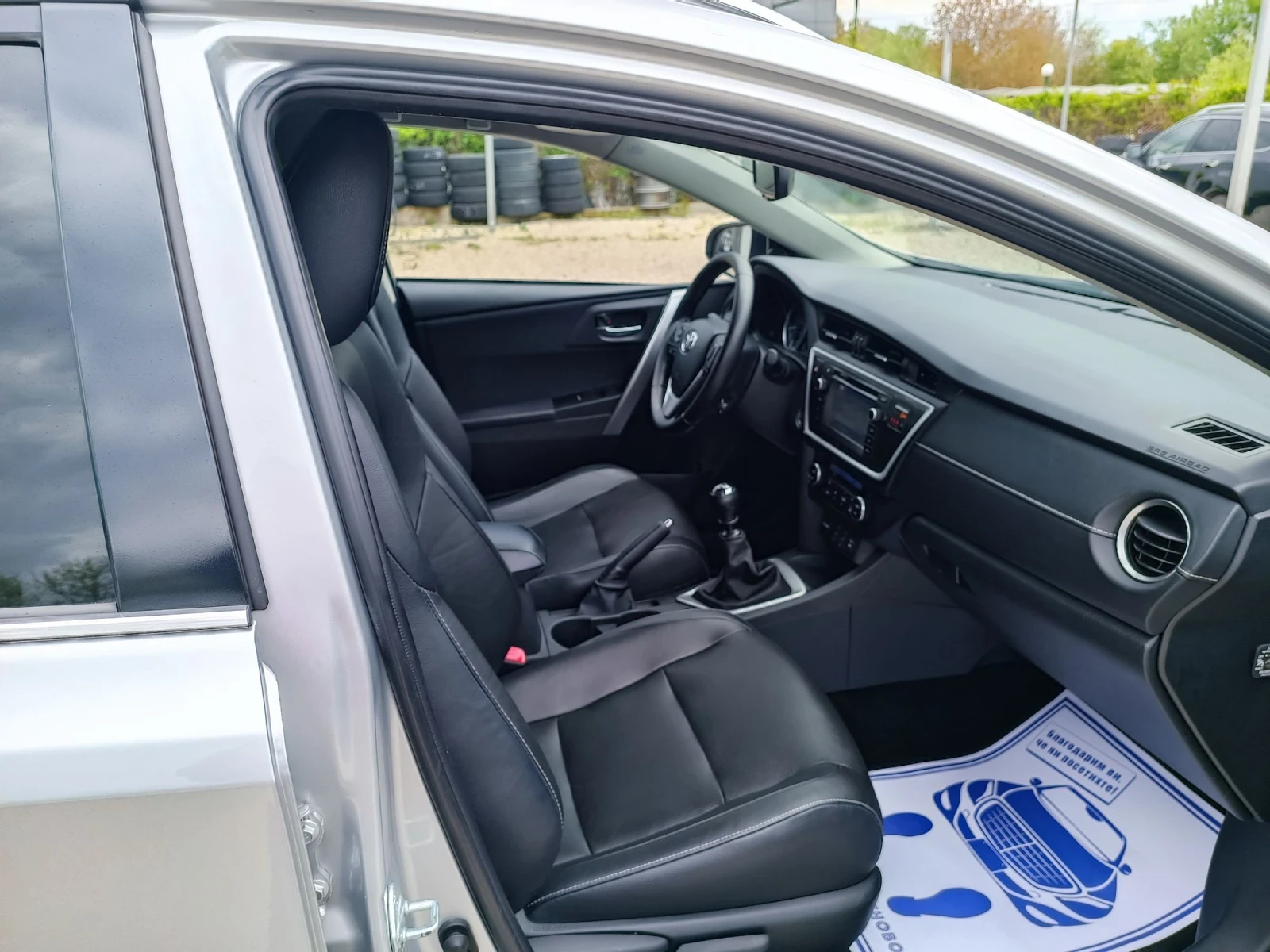 Toyota Auris 1.6i-132кс-ШВЕЙЦАРИЯ-РЪЧКА-6ск-NAVI-KEYLESS, снимка 13 - Автомобили и джипове - 54388884