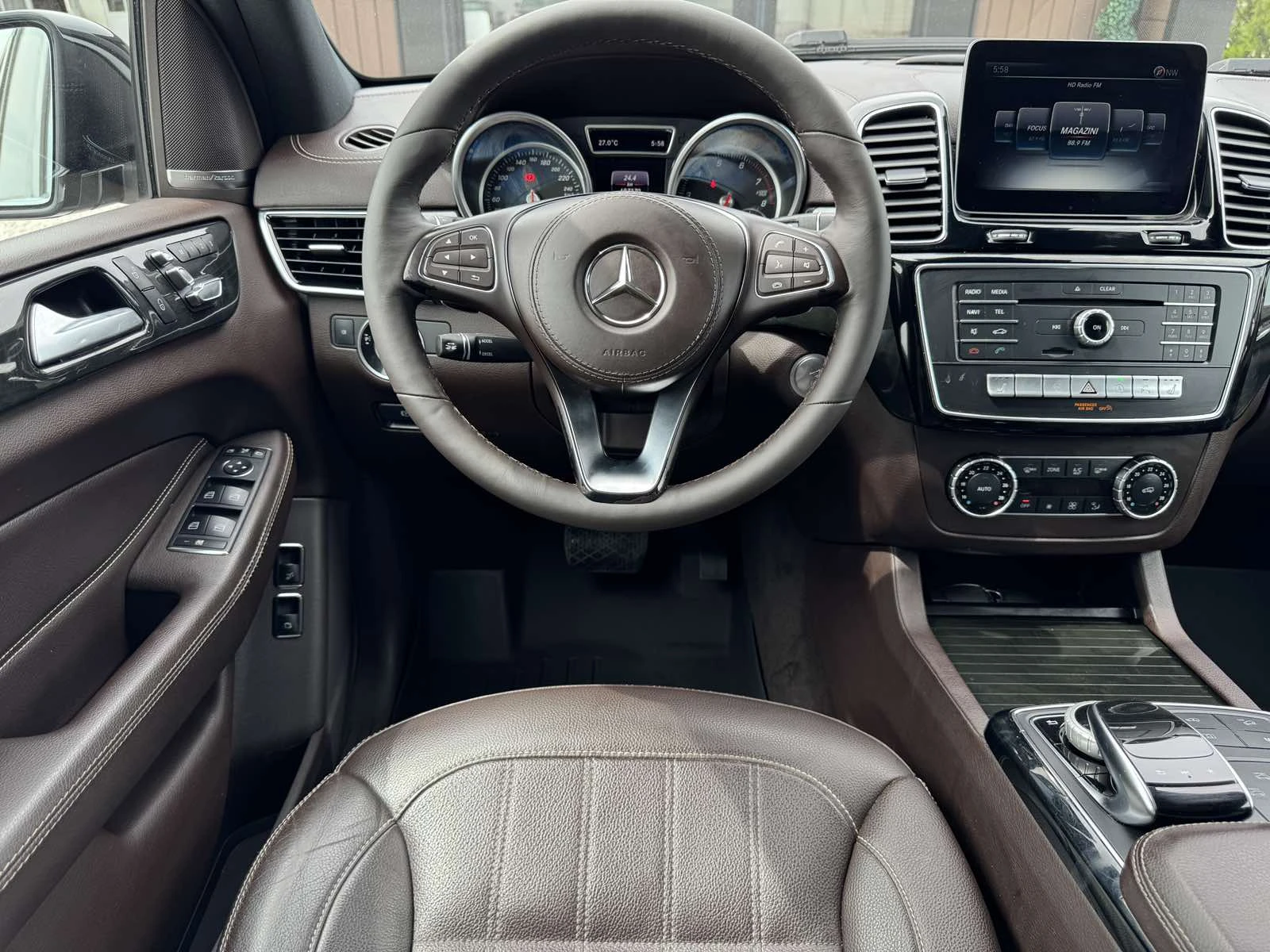 Mercedes-Benz GLS 450 AMG* 4-MATIC* MULTIBEAM, снимка 10 - Автомобили и джипове - 54475772