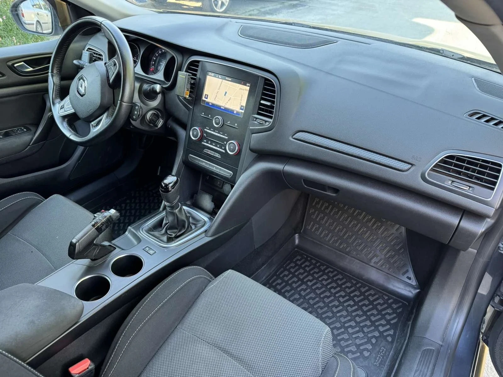 Renault Megane, снимка 9 - Автомобили и джипове - 55002542