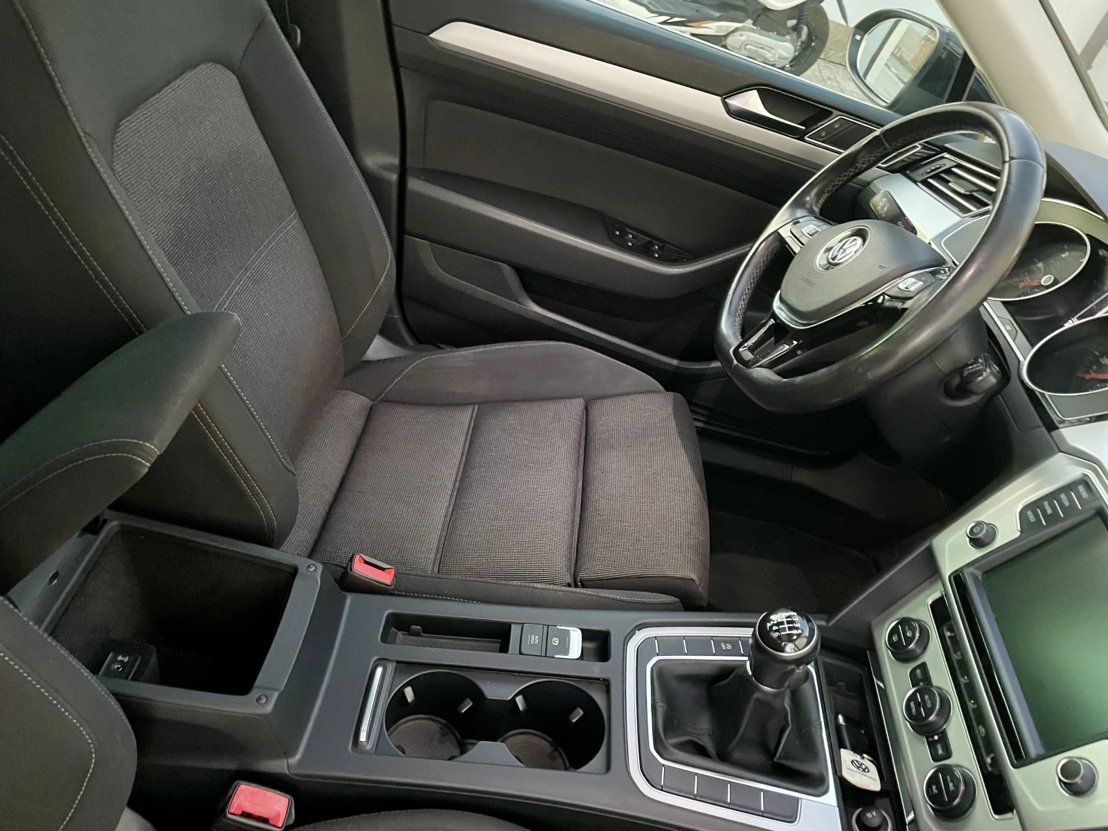 VW Passat B8, снимка 6 - Автомобили и джипове - 55094055