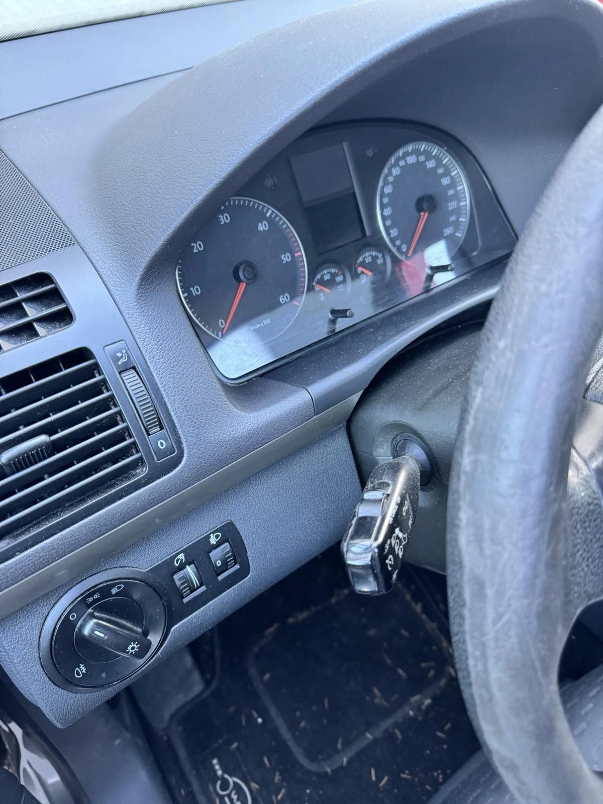 VW Touran, снимка 5 - Автомобили и джипове - 55154806