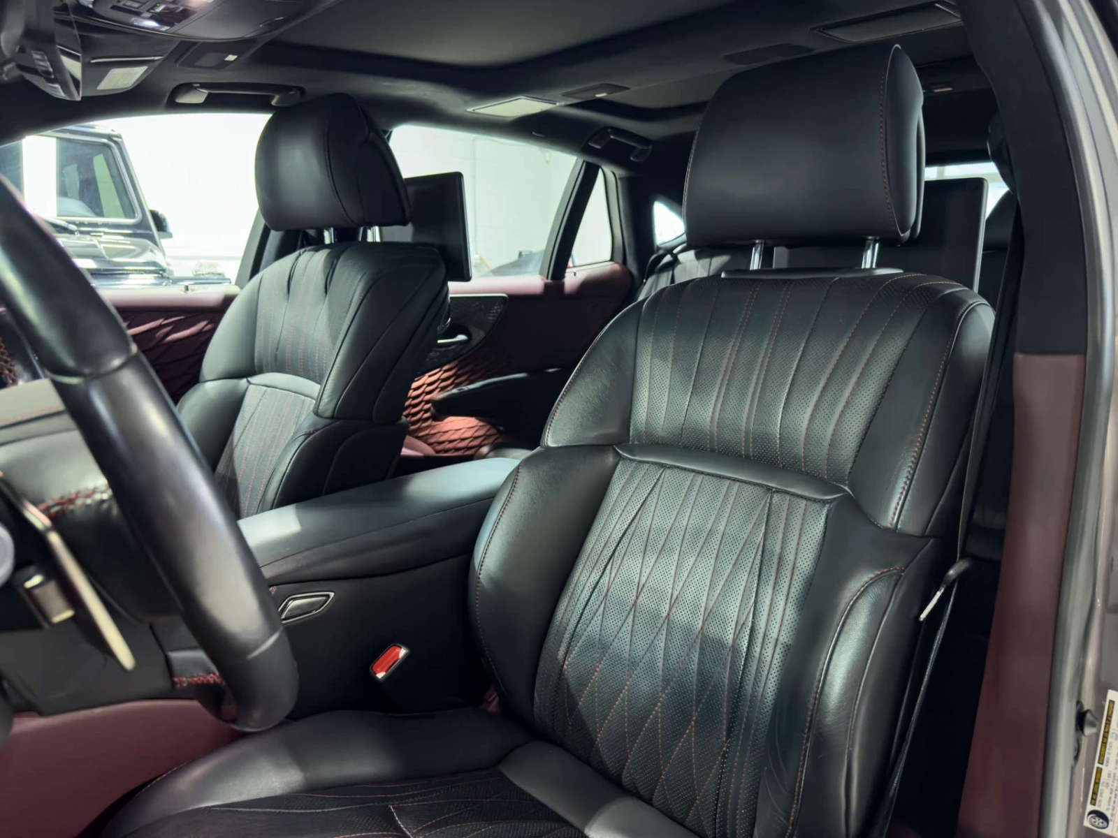 Lexus LS 500 / 4x4 / Кожа / Панорама / ЦЕНА до БГ, снимка 13 - Автомобили и джипове - 55435535