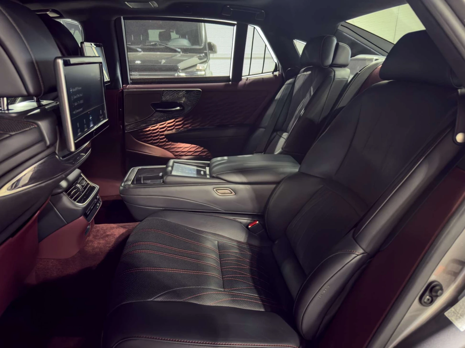 Lexus LS 500 / 4x4 / Кожа / Панорама / ЦЕНА до БГ, снимка 16 - Автомобили и джипове - 55435535