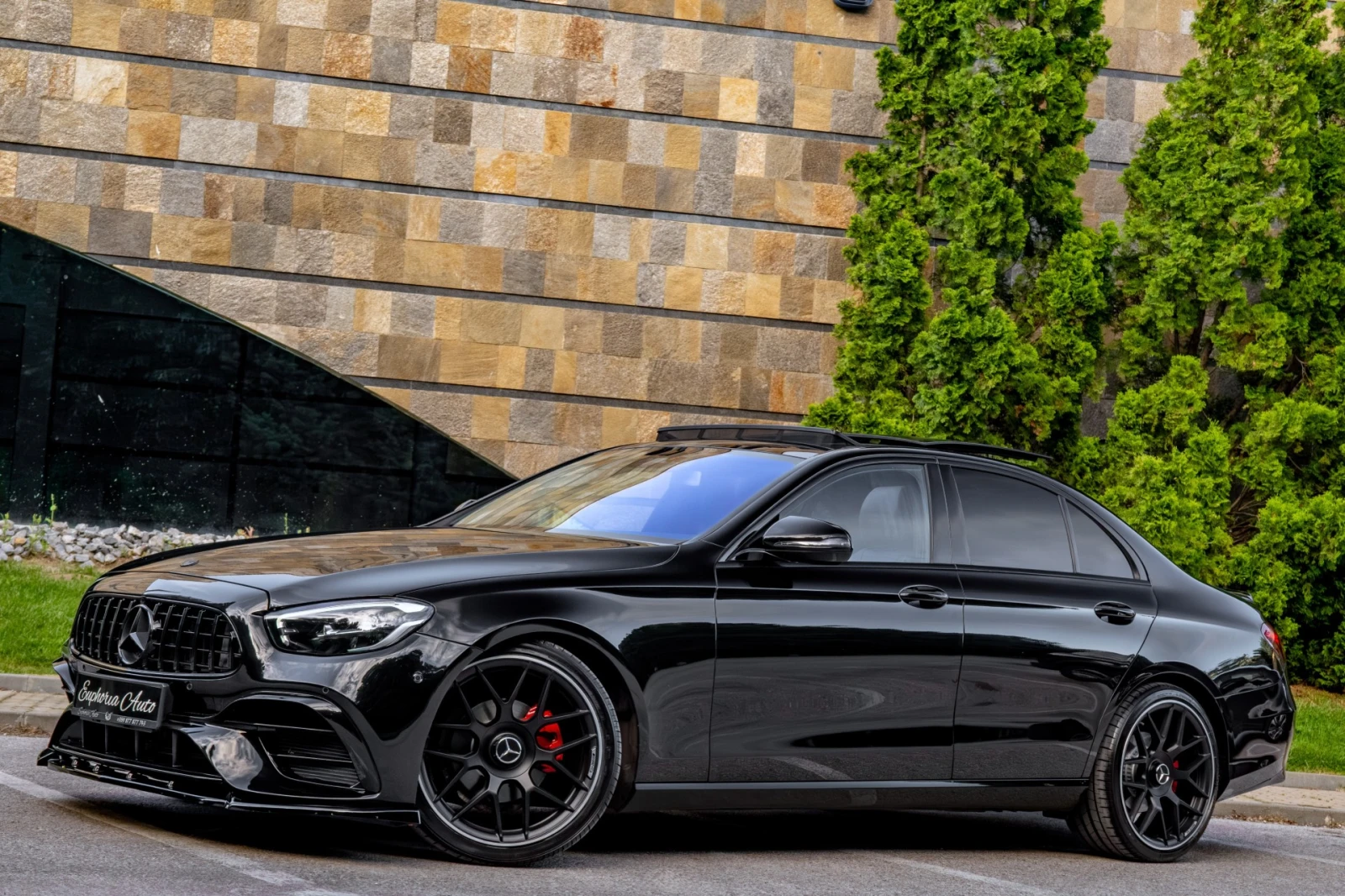 Mercedes-Benz E 220 d* AMG* NIGHT PACK* PANORAMA* 3XTV* FACELIFT