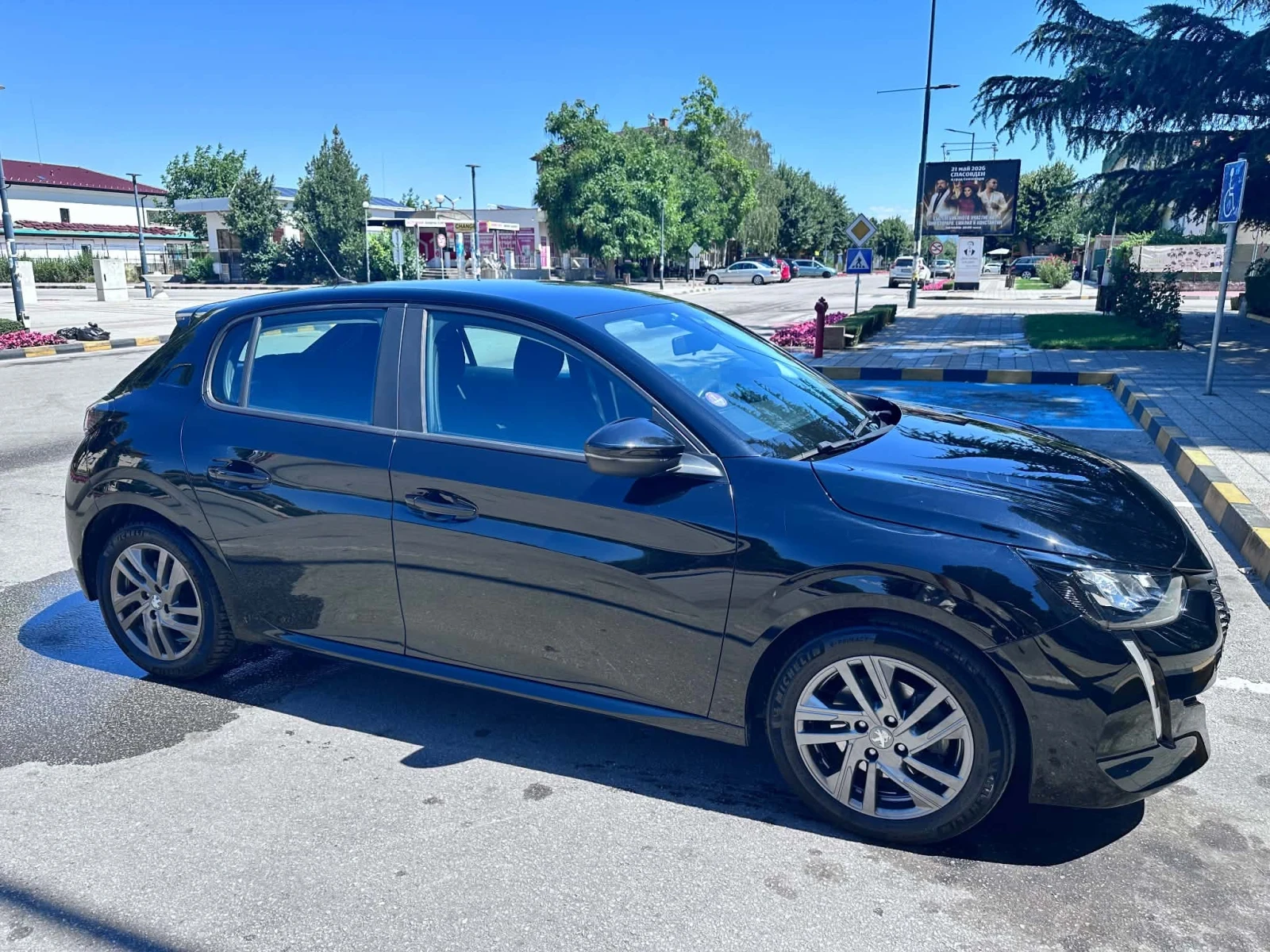 Peugeot 208 1.2 100hp, снимка 3 - Автомобили и джипове - 55709653