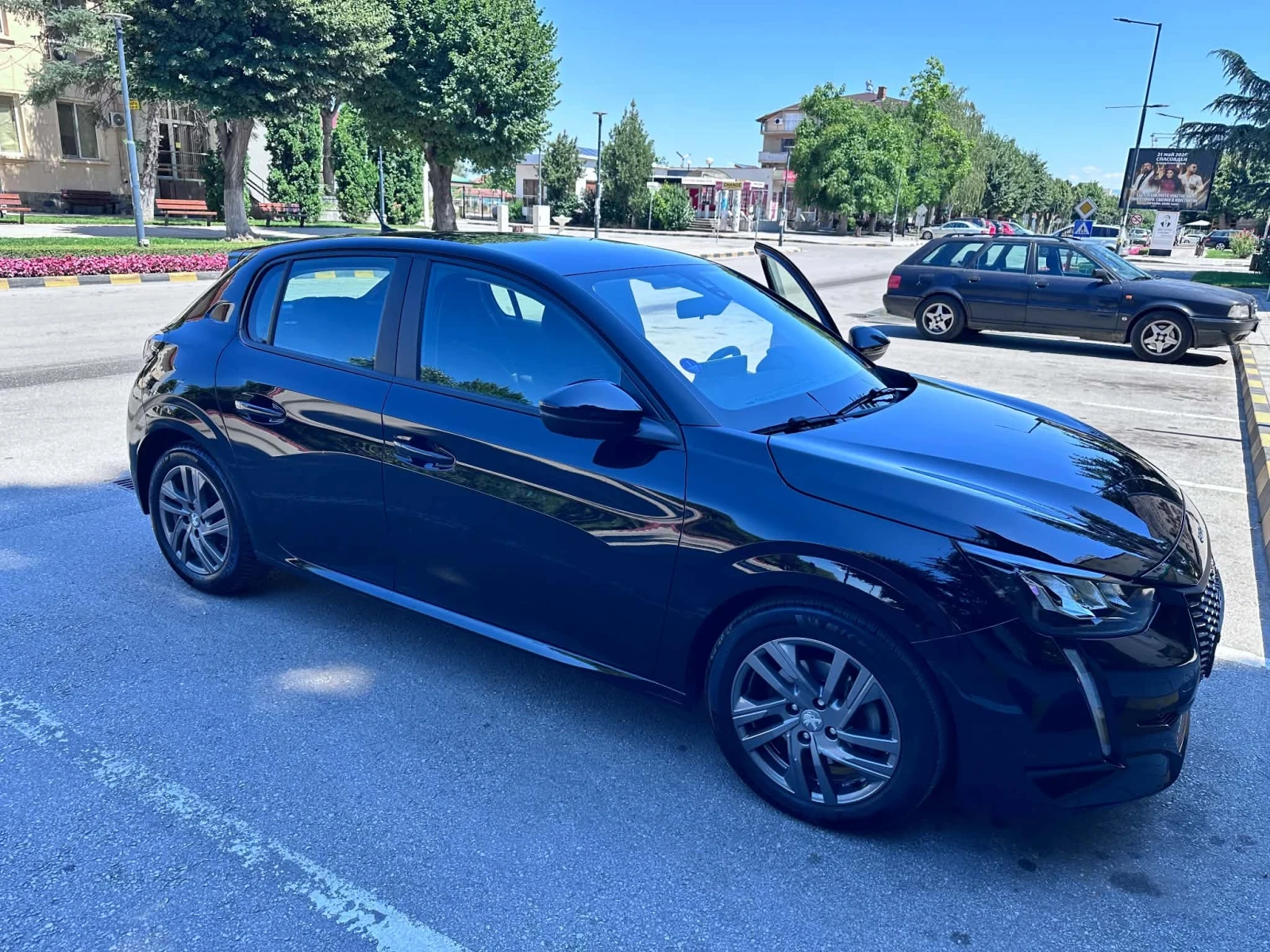 Peugeot 208 1.2 100hp, снимка 10 - Автомобили и джипове - 55709653