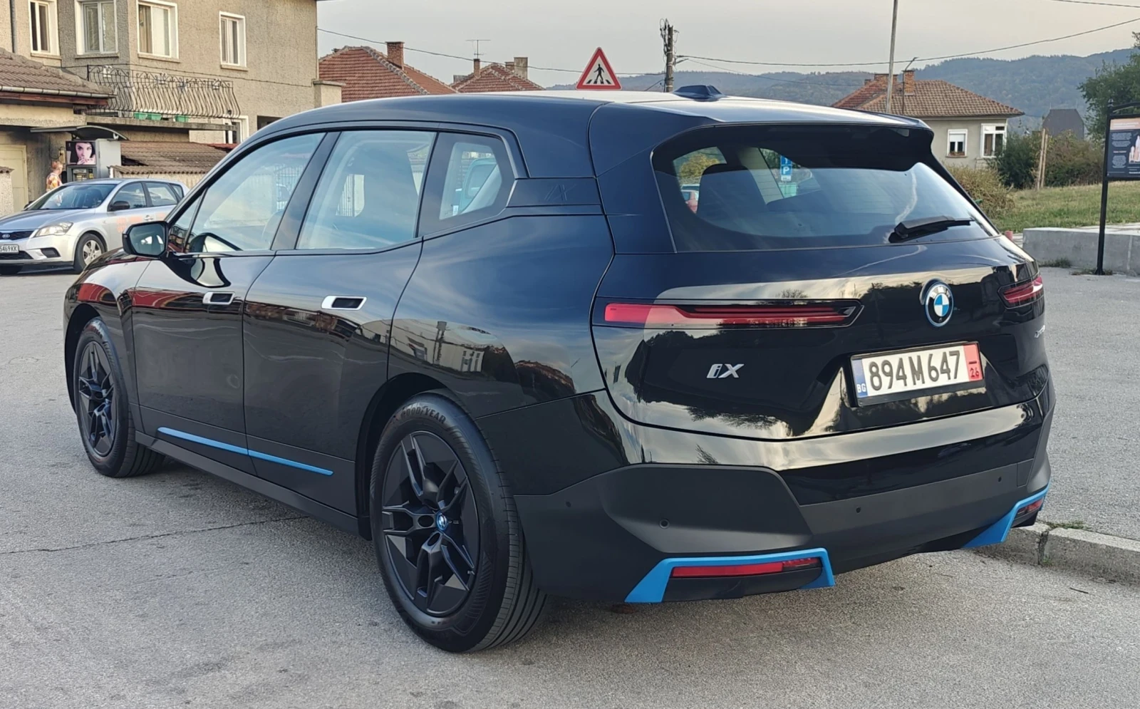 BMW iX xDrive40/AWD/�����/HUD/������/SOH96, 6% | Mobile.bg � ����������� 7