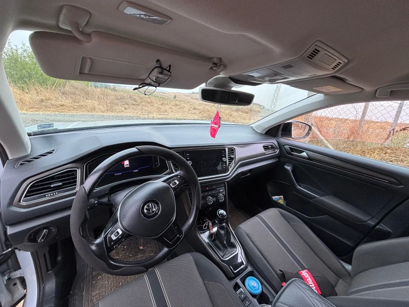 VW T-Roc, снимка 10 - Автомобили и джипове - 51378778