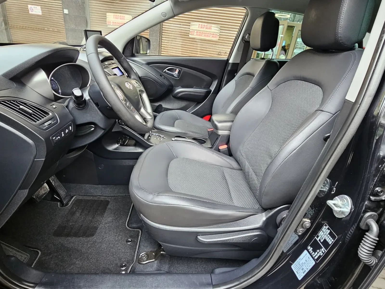 Hyundai IX35 2.0i AUTOMAT 4X4 163ps EURO5b 165573km, снимка 6 - Автомобили и джипове - 53453325