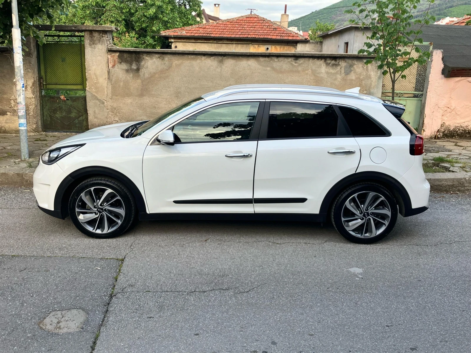 Kia Niro, снимка 5 - Автомобили и джипове - 53845368