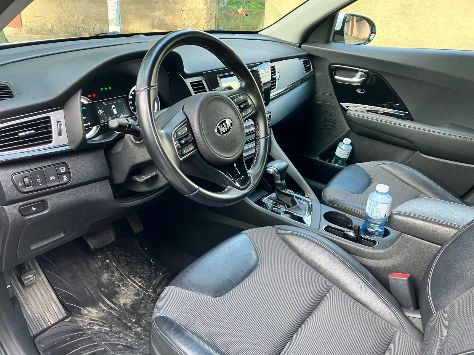 Kia Niro, снимка 6 - Автомобили и джипове - 53845368