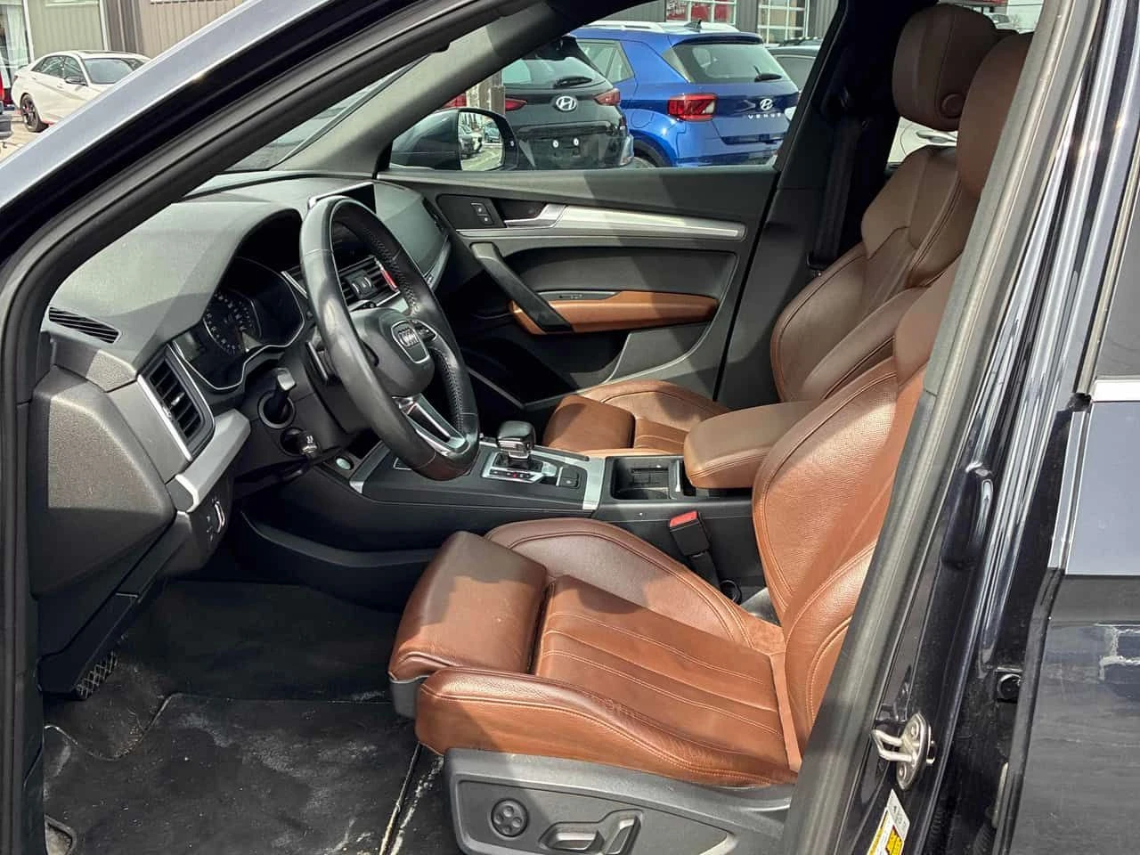 Audi Q5 Progressiv /CARFAX/КЛИП/Кафяв салон/Пано/Обдух/, снимка 10 - Автомобили и джипове - 53967349