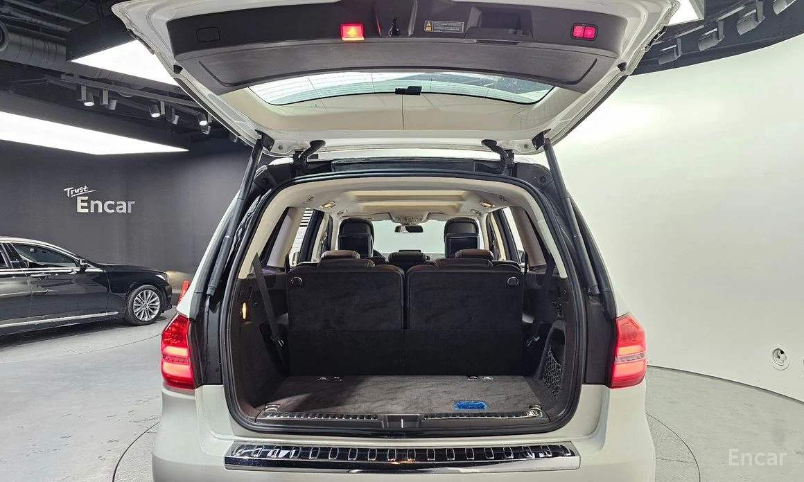 Mercedes-Benz GLS 500, снимка 17 - Автомобили и джипове - 54110002