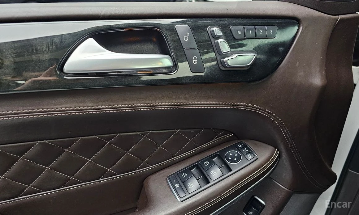 Mercedes-Benz GLS 500, снимка 14 - Автомобили и джипове - 54110002