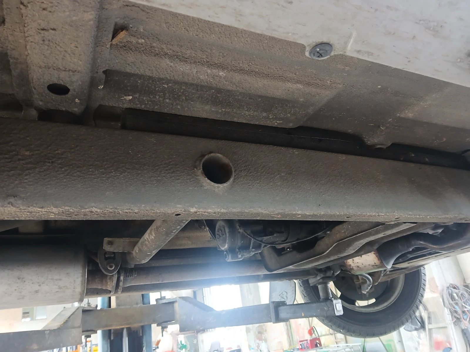 Suzuki Grand vitara 2.0HDI, снимка 14 - Автомобили и джипове - 54141142