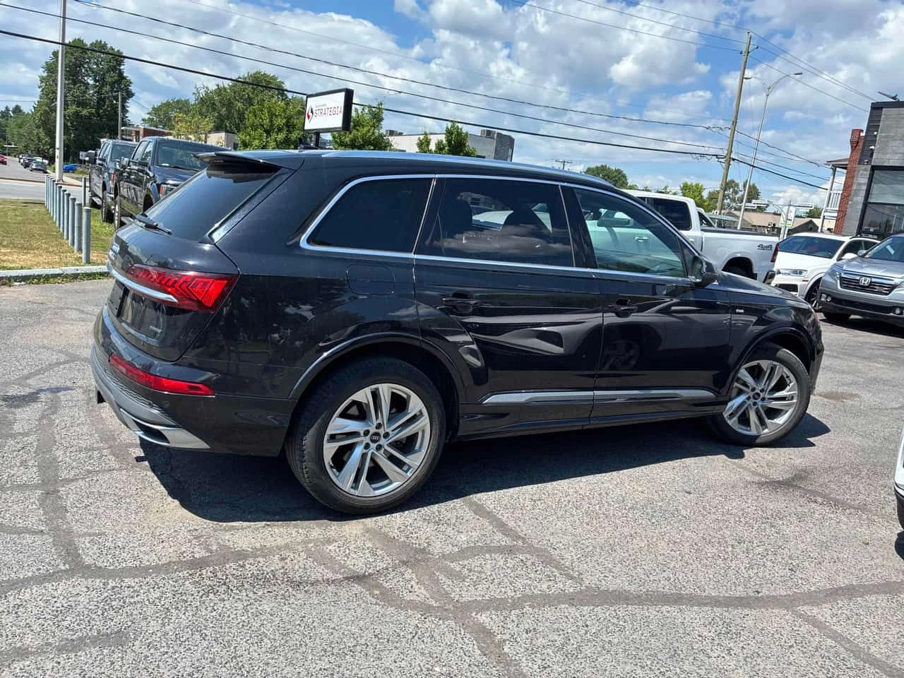 Audi Q7 * Komfort * CARFAX * БЕЗ ПЪРВОНАЧАЛНА ВНОСКА, снимка 3 - Автомобили и джипове - 55318673
