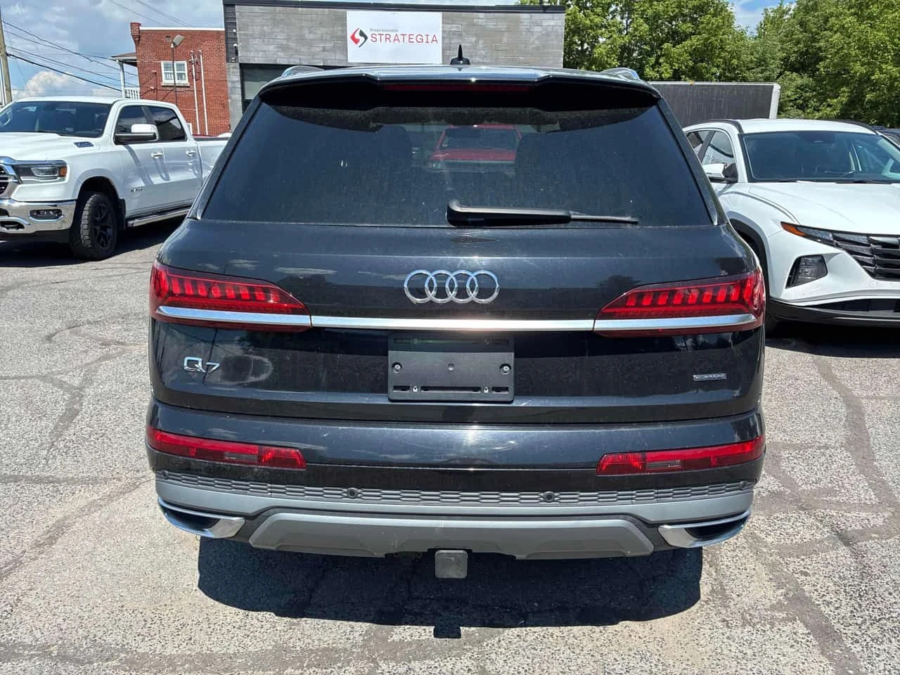 Audi Q7 * Komfort * CARFAX * БЕЗ ПЪРВОНАЧАЛНА ВНОСКА, снимка 4 - Автомобили и джипове - 55318673