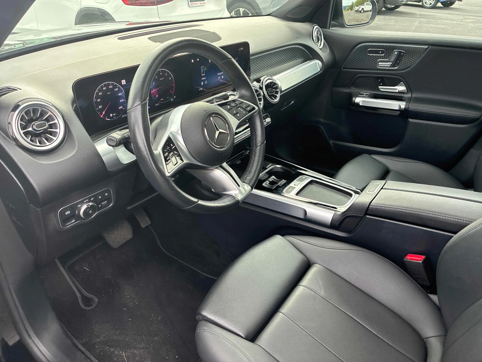 Mercedes-Benz GLB 250   2.0 4Matic / CARFAX / DISTRONIC / MEMORY, снимка 7 - Автомобили и джипове - 55899317