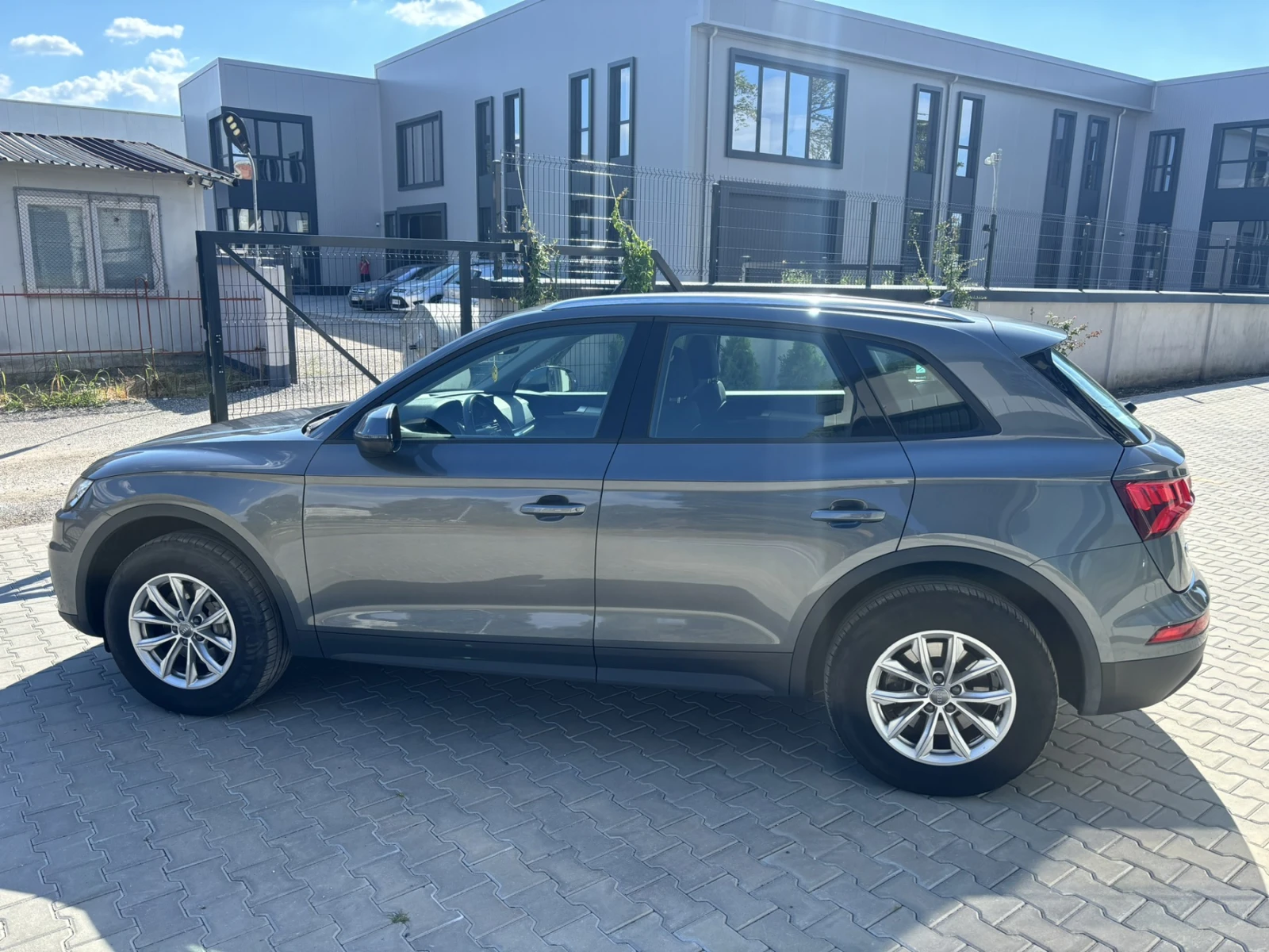 Audi Q5 35 TDI quattro , снимка 4 - Автомобили и джипове - 56103690