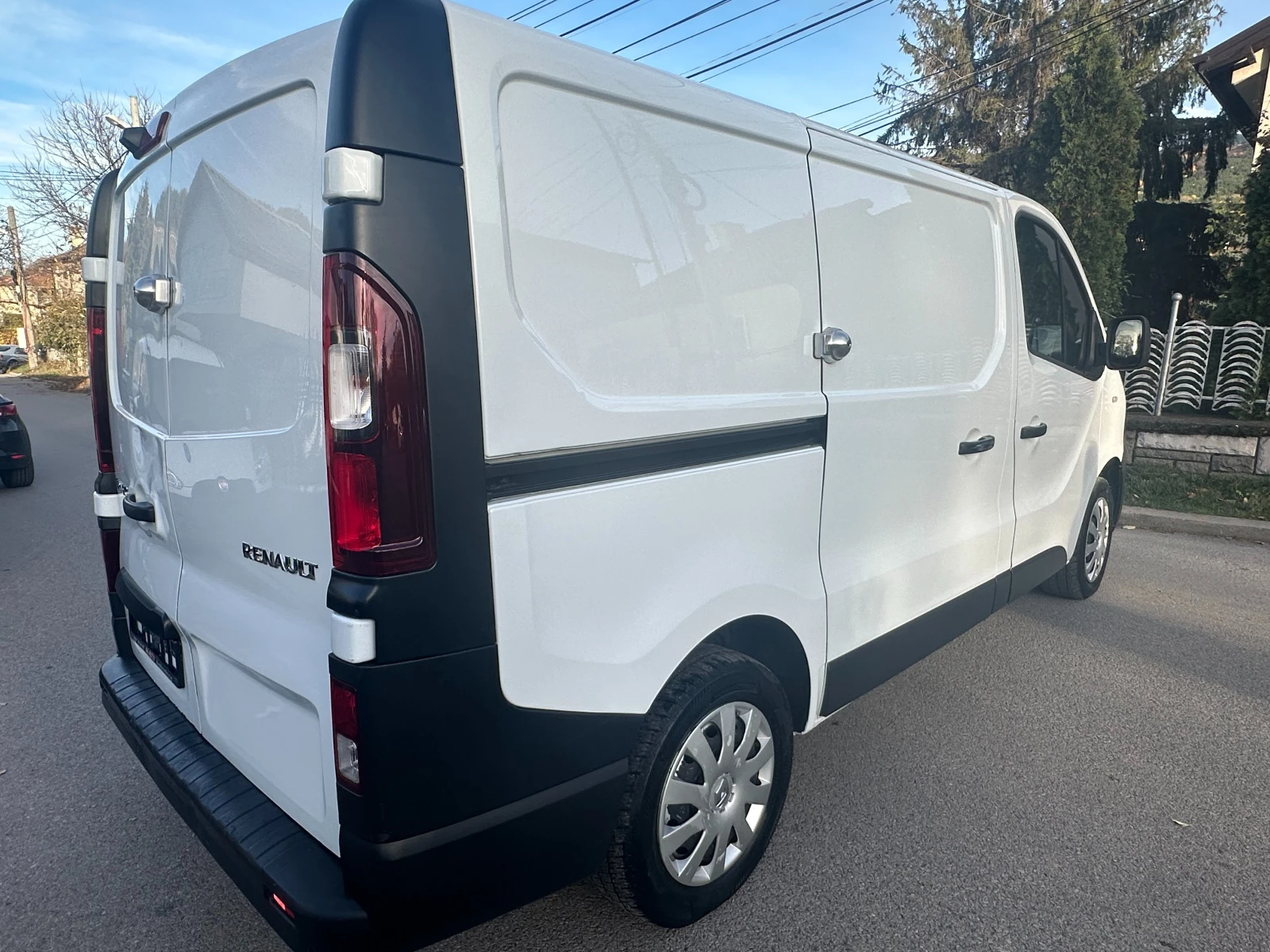 Renault Trafic 1.6DCI-NAVI-EURO6B-125к.с-PDC-KLIMATIK-6ск.-2016г - изображение 6