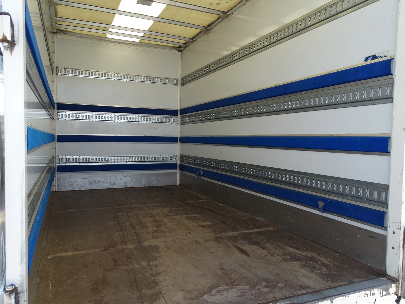 Iveco 35c18 3.0HPI  КАТ. * Б* КЛИМАТРОНИК* , снимка 11 - Бусове и автобуси - 54686396