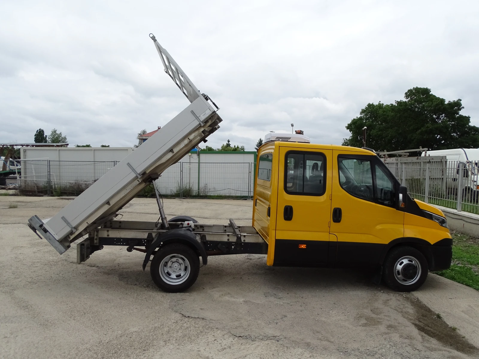 Iveco 35c17 3.0HPI * 7-места* ГОРЕН КЛИМАТИК НА КАБИНАТА, снимка 6 - Бусове и автобуси - 54686396