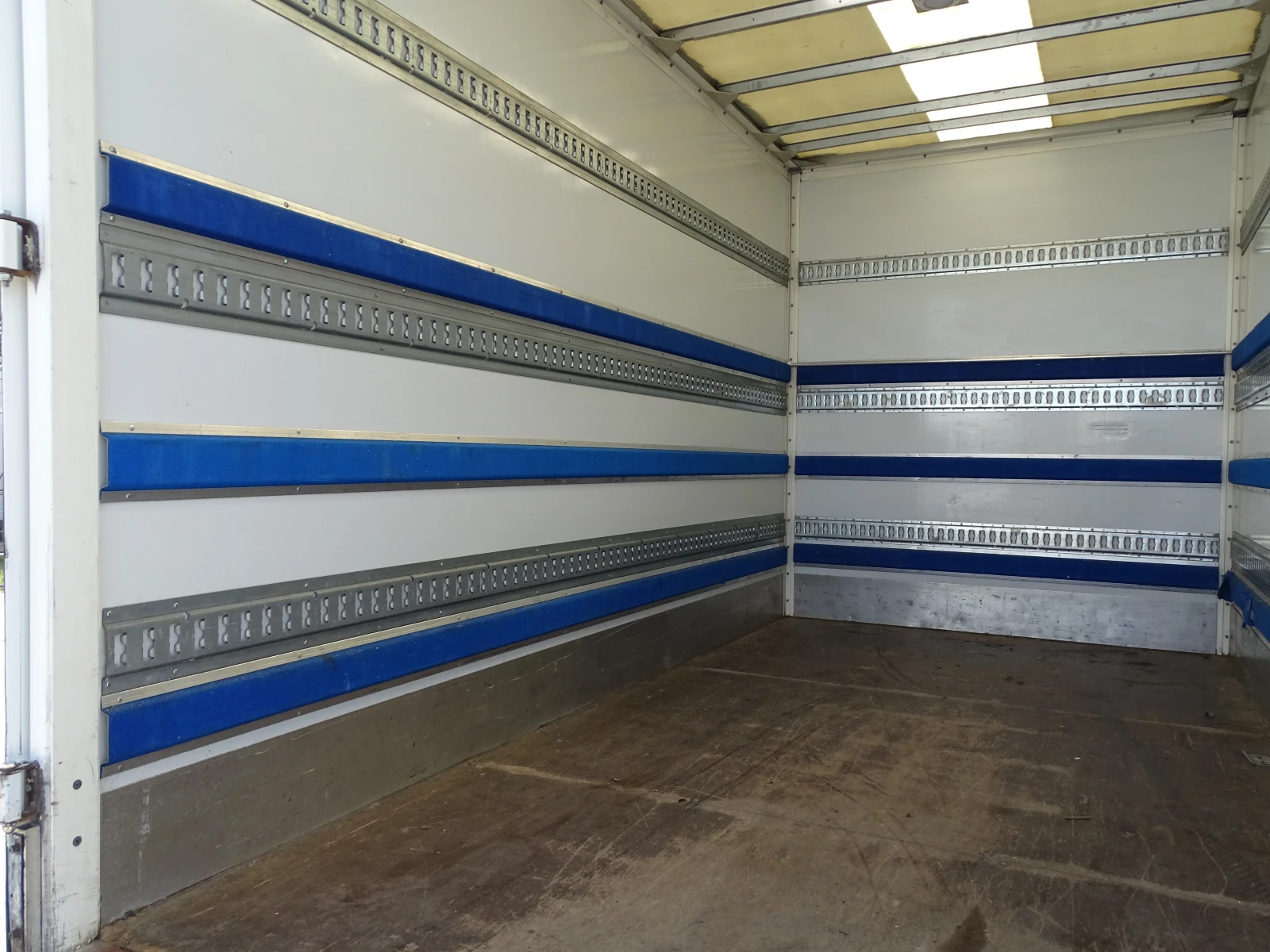 Iveco 35c18 3.0HPI  КАТ. * Б* КЛИМАТРОНИК* , снимка 9 - Бусове и автобуси - 54686396