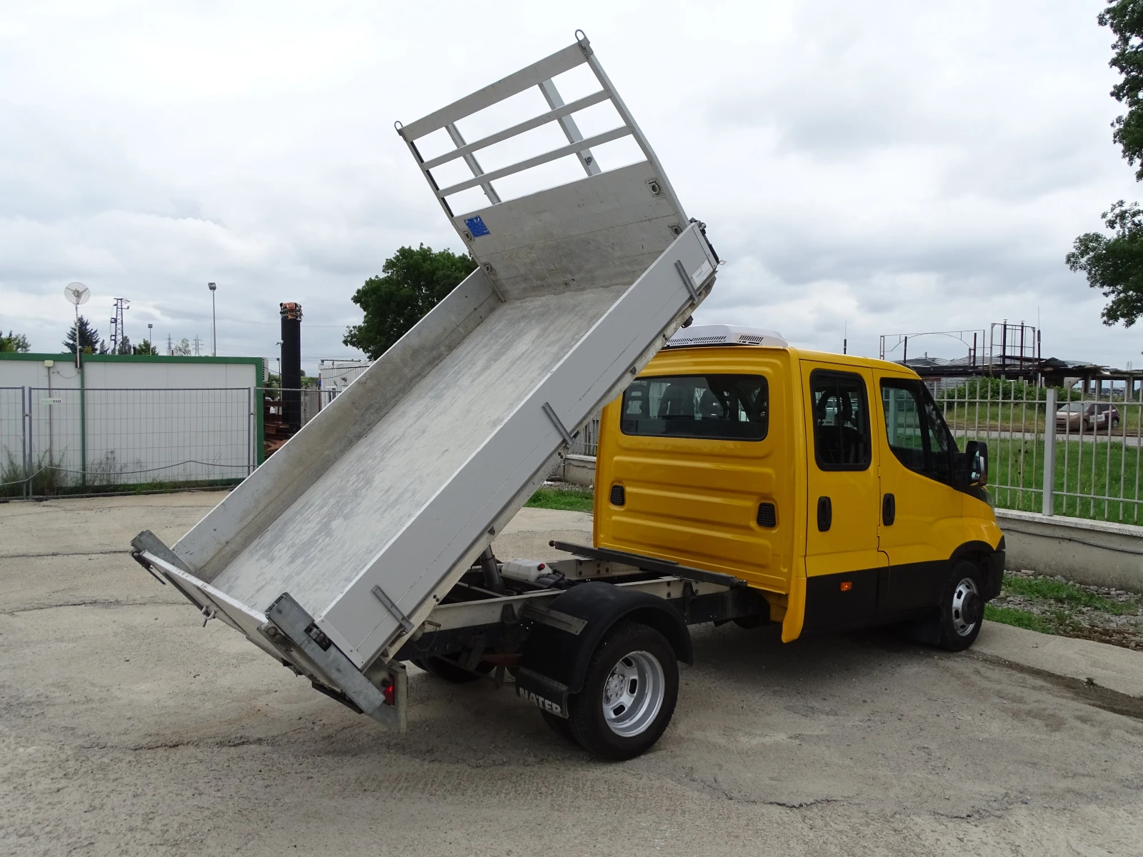 Iveco 35c17 3.0HPI * 7-места* ГОРЕН КЛИМАТИК НА КАБИНАТА, снимка 3 - Бусове и автобуси - 54686396