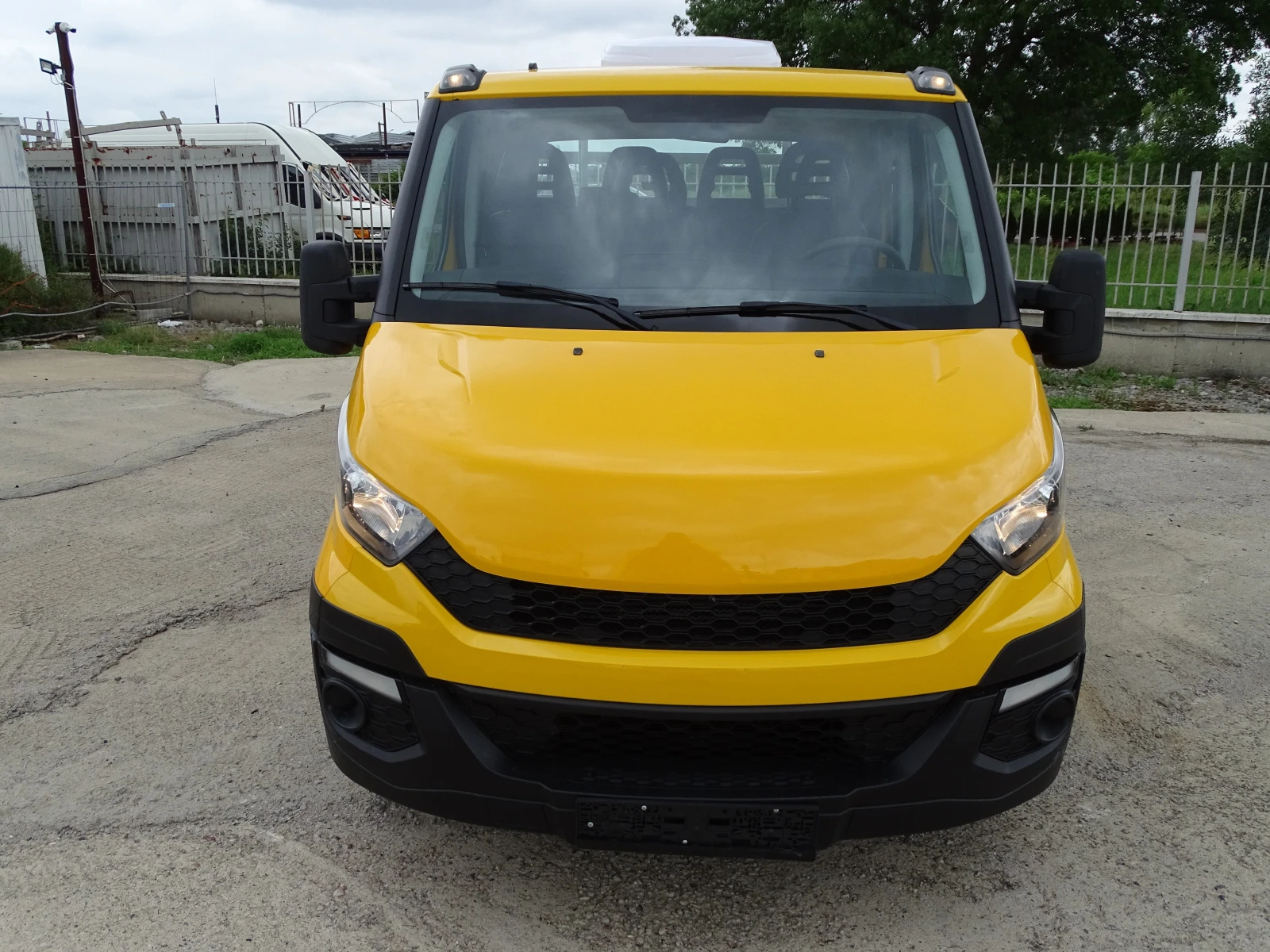 Iveco 35c17 3.0HPI * 7-места* ГОРЕН КЛИМАТИК НА КАБИНАТА, снимка 8 - Бусове и автобуси - 54686396
