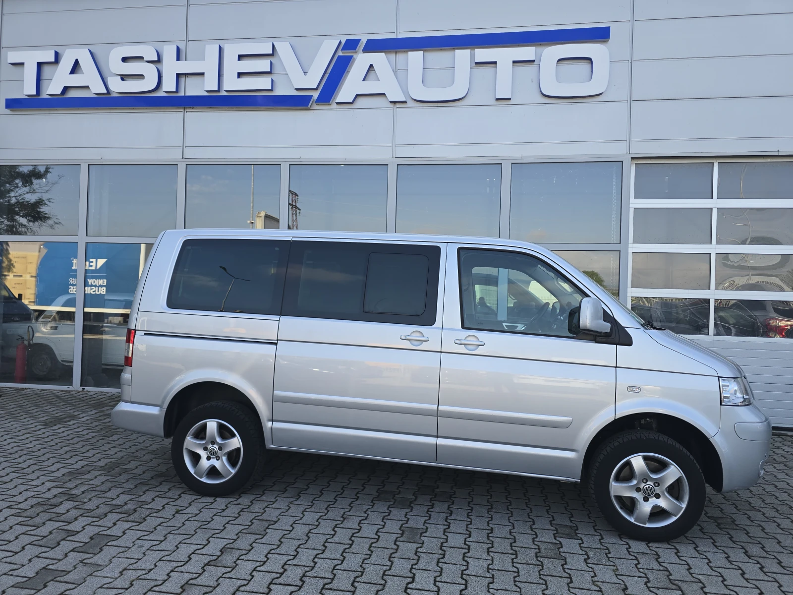 VW T5 HIGHLINE!!!, снимка 2 - Бусове и автобуси - 55383936