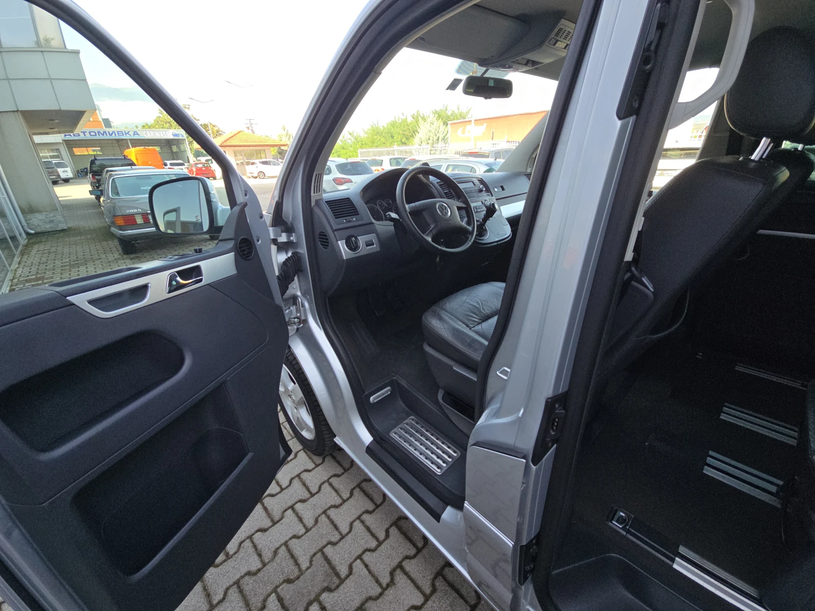 VW T5 HIGHLINE!!!, снимка 7 - Бусове и автобуси - 55383936