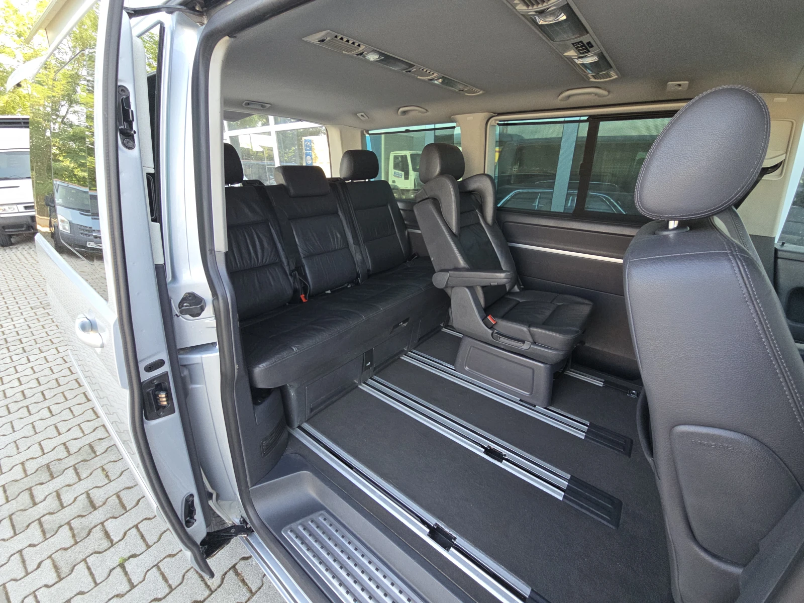 VW T5 HIGHLINE!!!, снимка 13 - Бусове и автобуси - 55383936