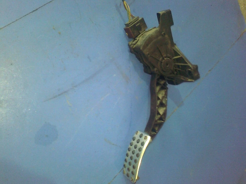 педал газ за Мицубиши Колт (2)