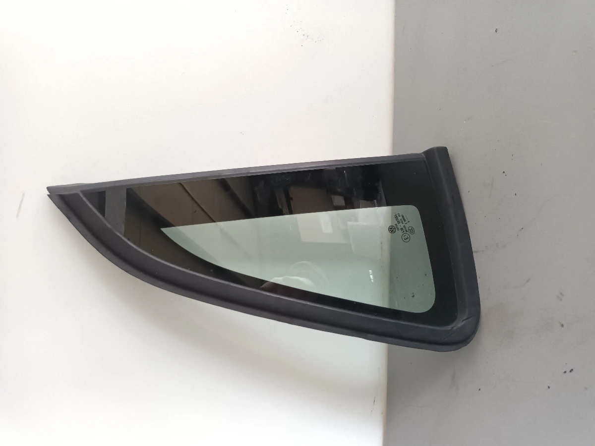 Стъкло задно дясно фолксваген поло 1.6